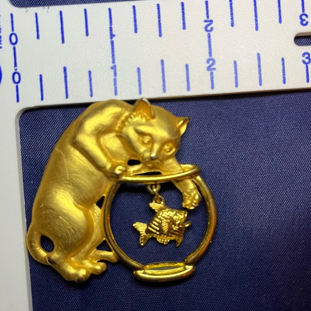 Metal cat pin - Picture 3 of 3